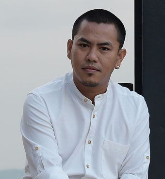 นายรัชวุฒิ วงศ์ฮึกหาญ